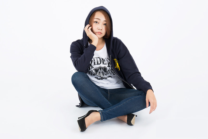 女性モデルC